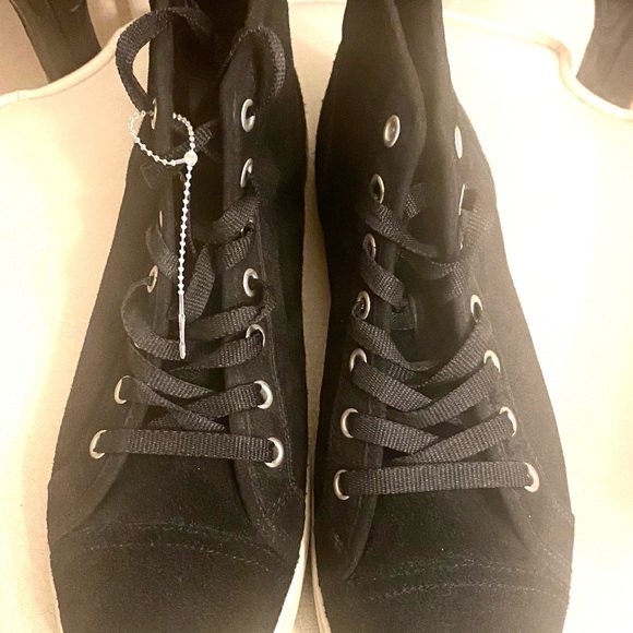 BRAND NEW KOOLABURRA HIGH TOPS by UGG - Picture 4 of 6